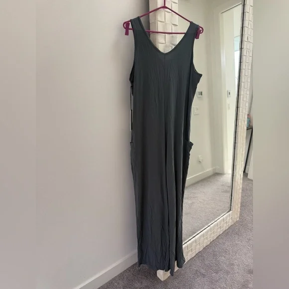 Chic Sleeveless Charcoal Jumpsuit - Picture 2 of 5
